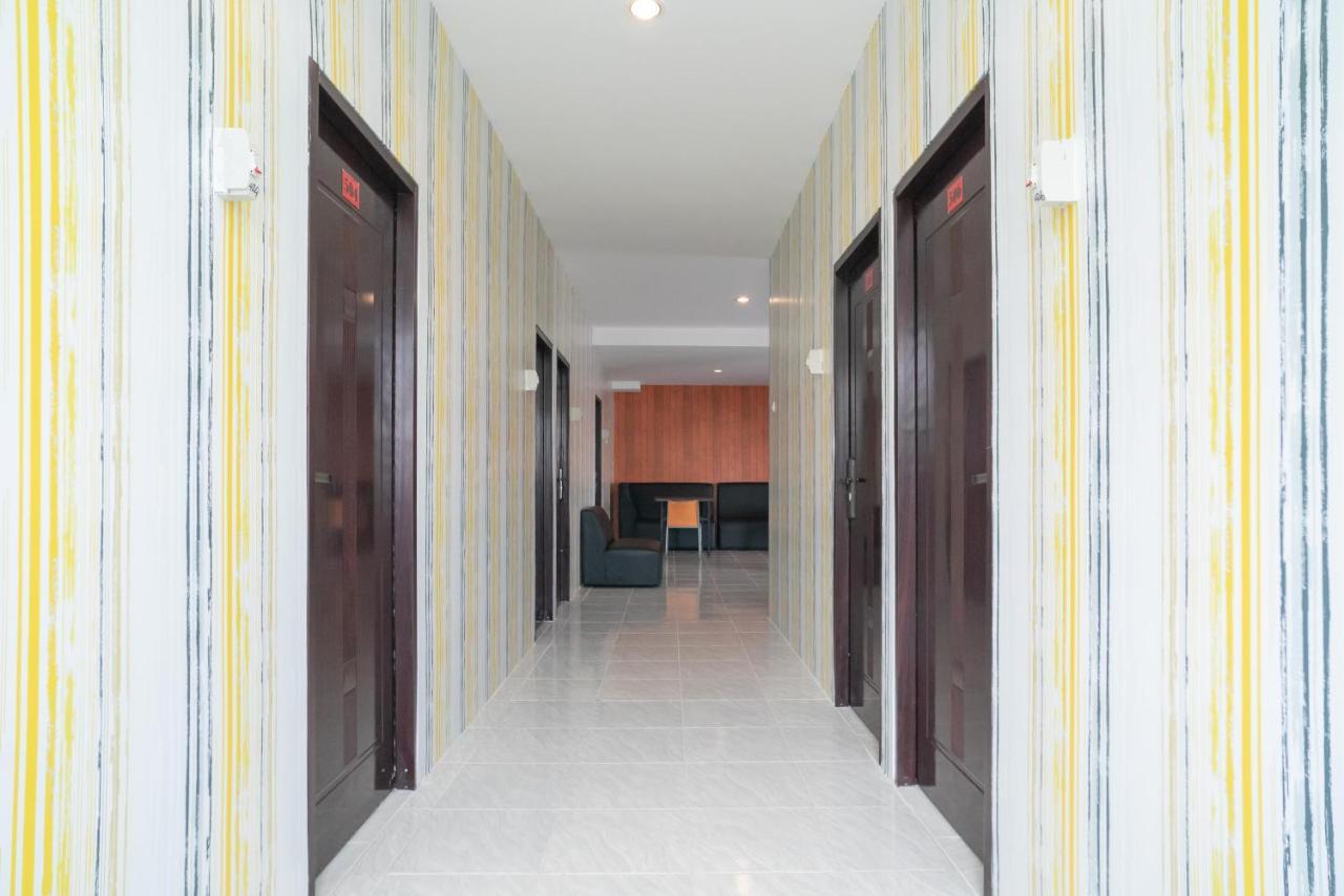 Reddoorz Plus Near Itc Cempaka Mas 2 Jakarta Exteriér fotografie