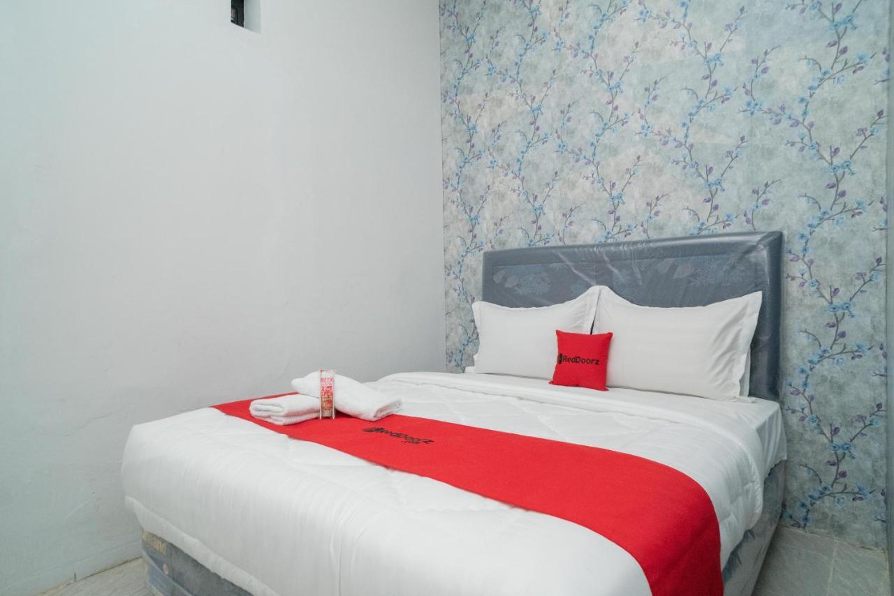 Reddoorz Plus Near Itc Cempaka Mas 2 Jakarta Exteriér fotografie
