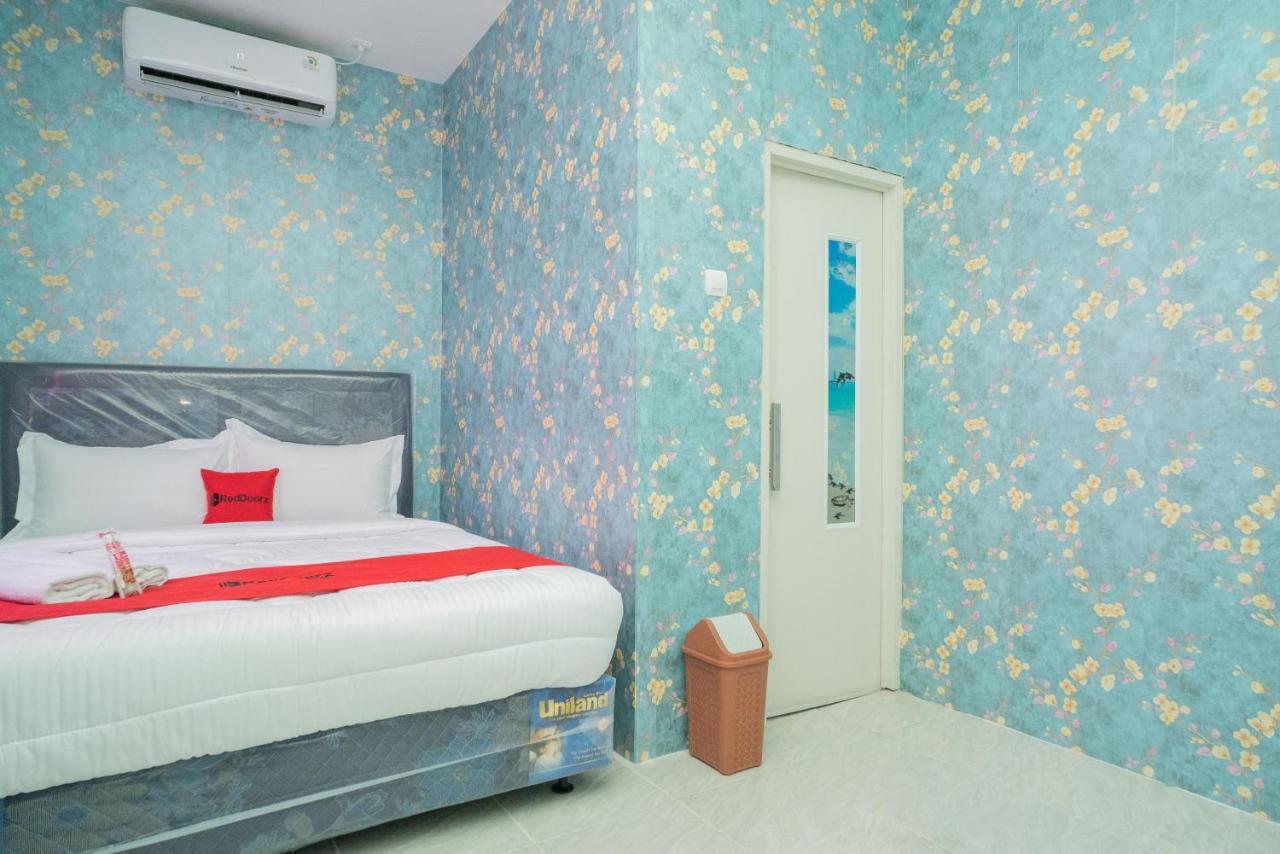 Reddoorz Plus Near Itc Cempaka Mas 2 Jakarta Exteriér fotografie