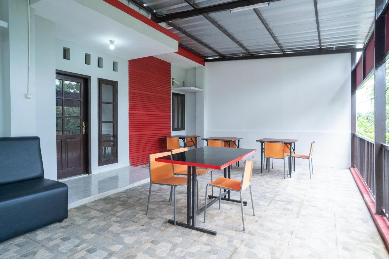 Reddoorz Plus Near Itc Cempaka Mas 2 Jakarta Exteriér fotografie