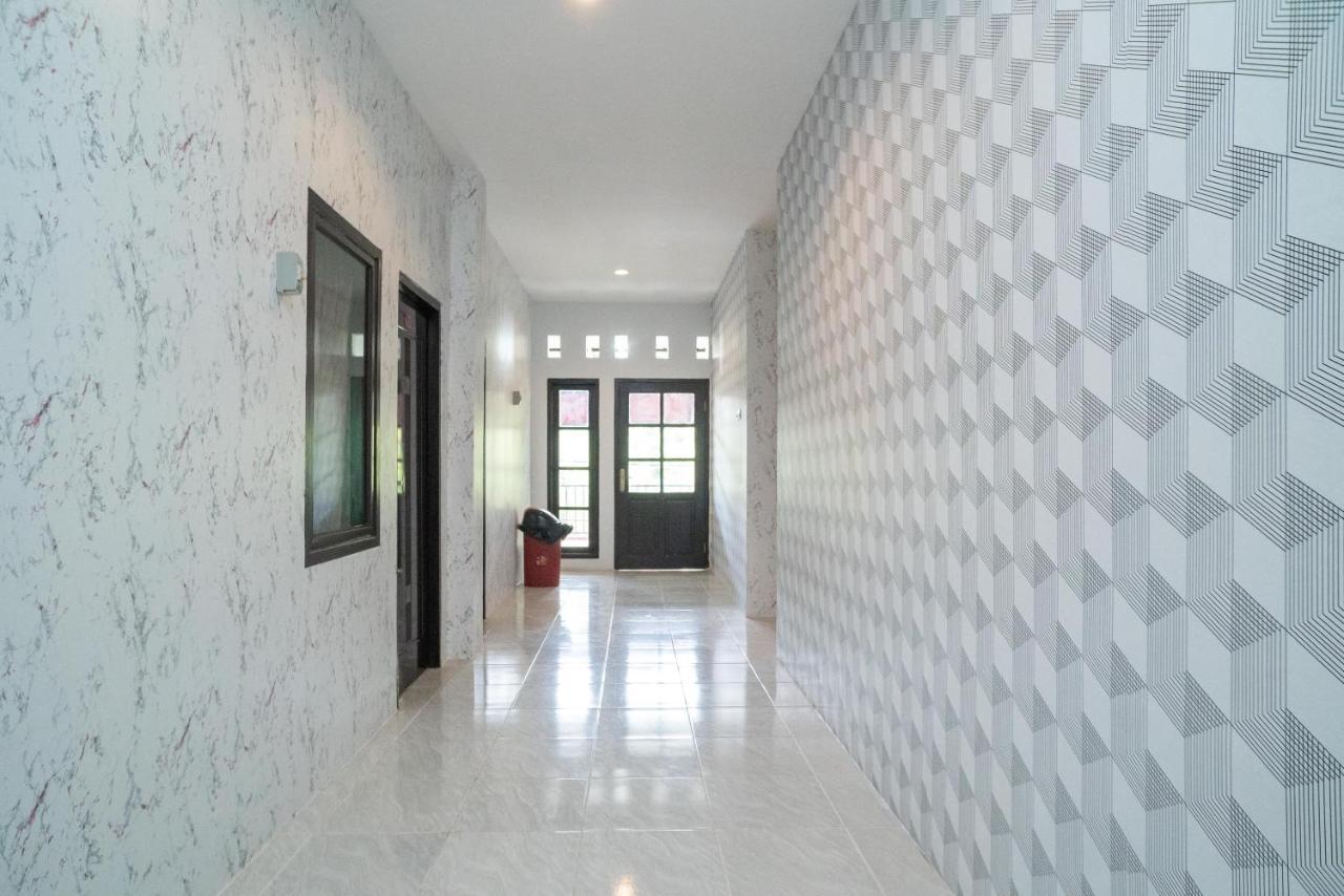 Reddoorz Plus Near Itc Cempaka Mas 2 Jakarta Exteriér fotografie
