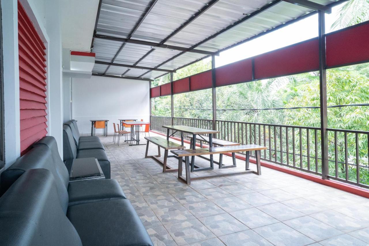 Reddoorz Plus Near Itc Cempaka Mas 2 Jakarta Exteriér fotografie