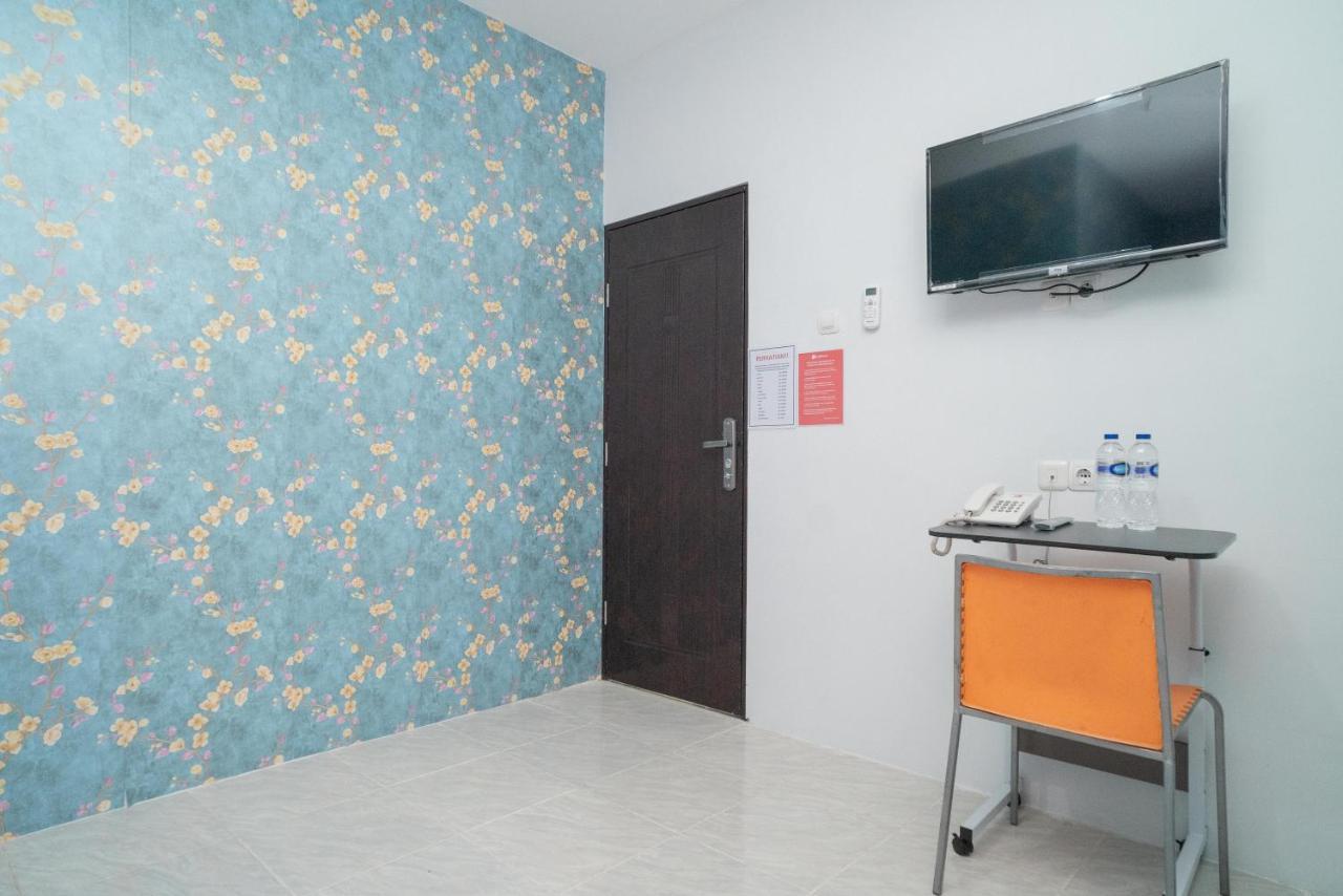 Reddoorz Plus Near Itc Cempaka Mas 2 Jakarta Exteriér fotografie