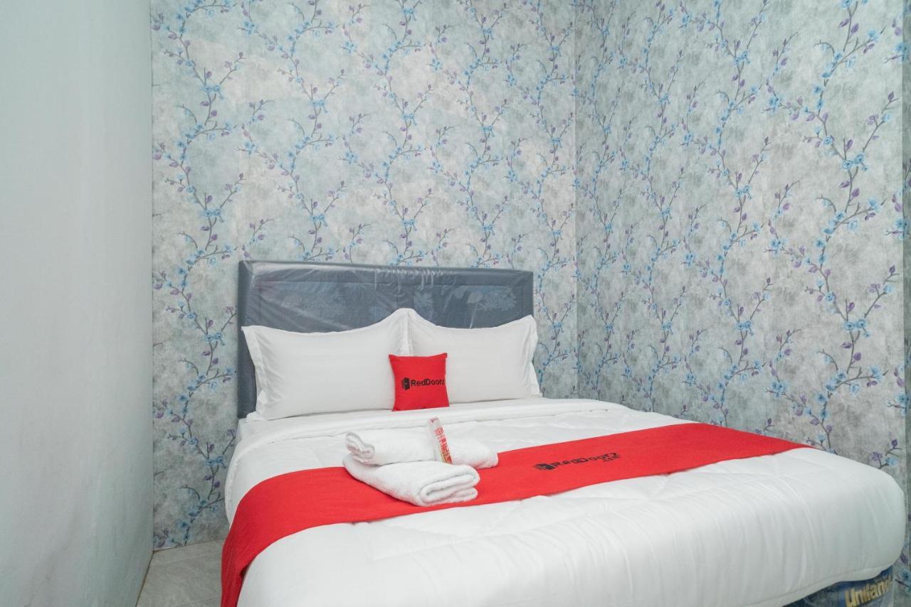 Reddoorz Plus Near Itc Cempaka Mas 2 Jakarta Exteriér fotografie